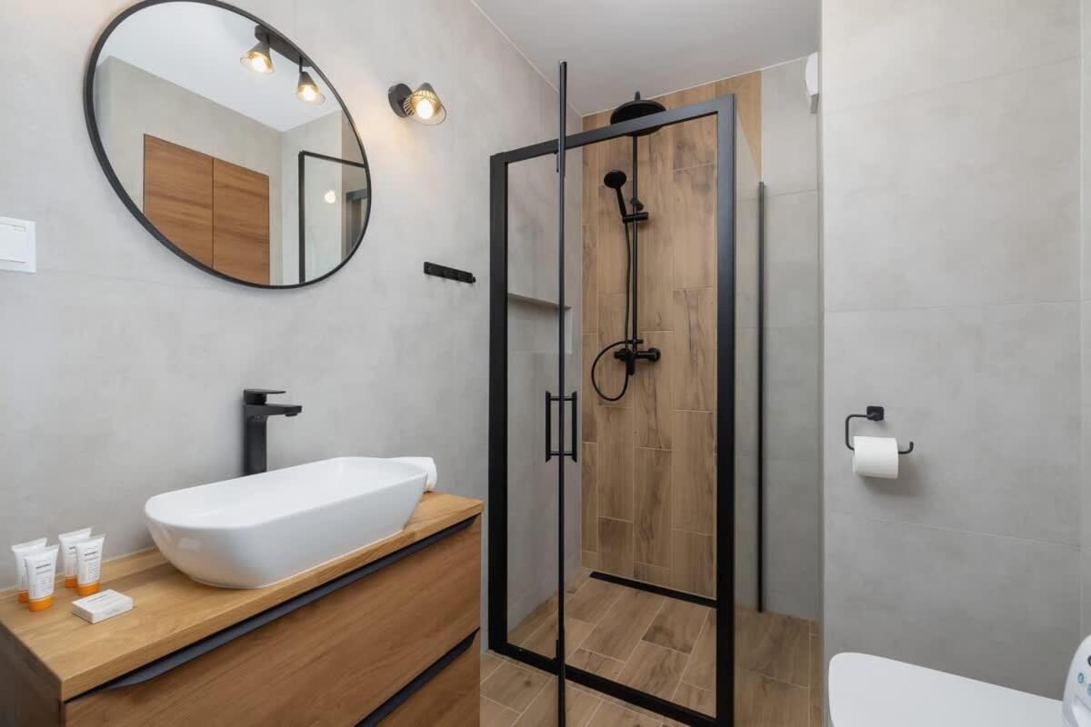 Bright In The Centre Of By Renters * Katovice