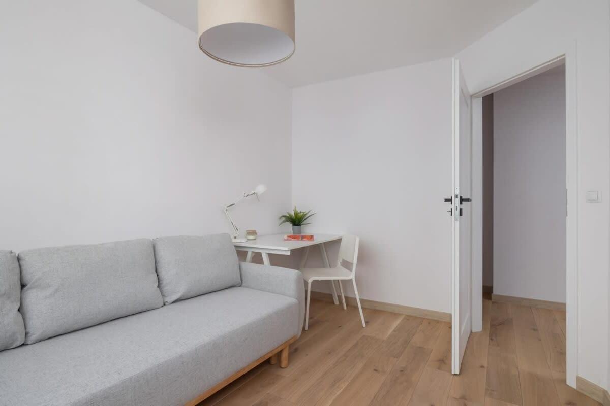 Bright In The Centre Of By Renters Apartmán